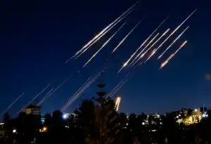 Des tirs de missiles de l Iran au dessus de Jerusalem le 14 juin 2025 2097229.jpg