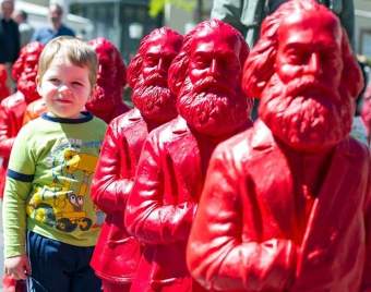 karl marx instalacion-movil