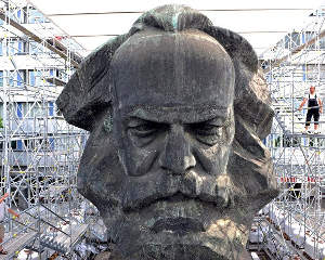 karl marx statua ansa